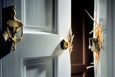 broken front door 400x266 1